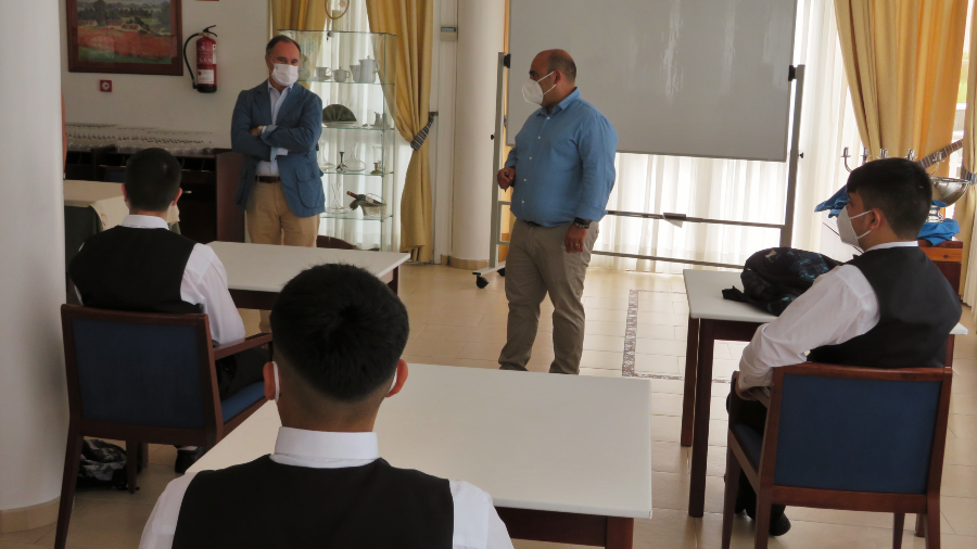 La Escuela de Hostelería de Islantilla inicia una nueva formación dirigida a camareros de sala