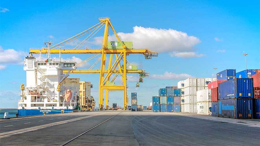 El puerto de Huelva mueve en abril 1,9 millones de toneladas