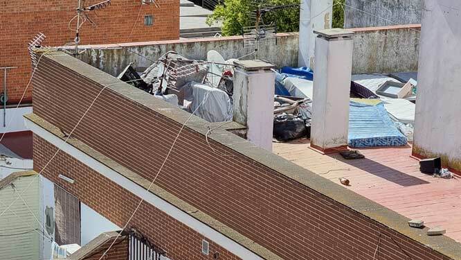 El Ayuntamiento propone sellar el edificio okupado de la calle Tharsis por seguridad