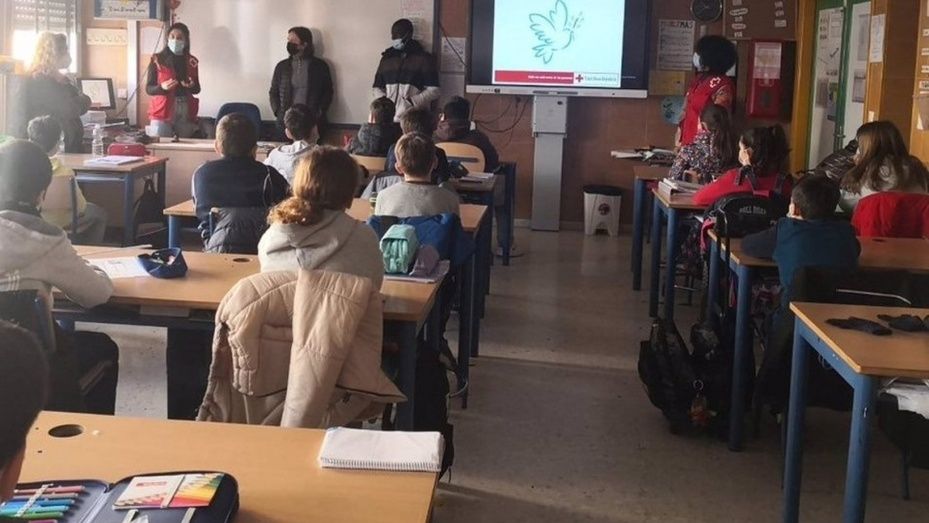 La exposición de Cruz Roja sobre personas refugiadas llega a la UHU