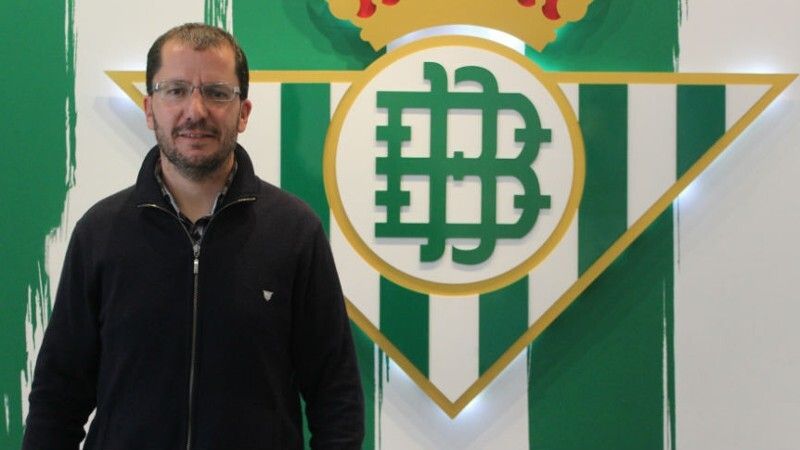 ¿Seguirá José Juan Romero los pasos de su hermano Quique en el Recre dos décadas después?