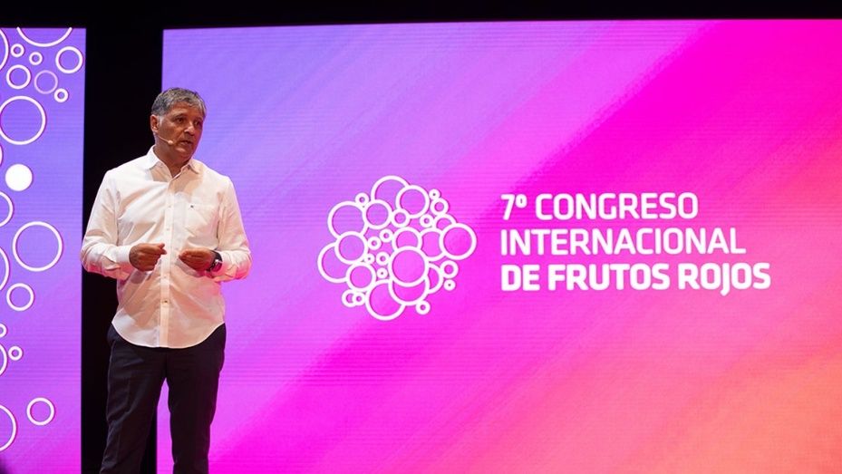 Toni Nadal asegura en la apertura del VII Congreso Internacional de Frutos Rojos que “la clave de todo éxito reside en la lucha y la resistencia”