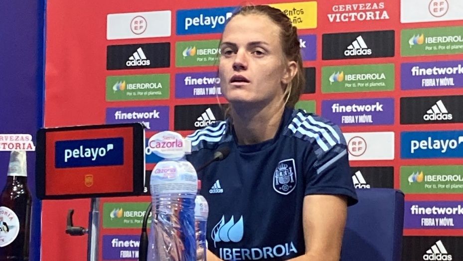 La capitana de la Selección asegura que es 'muy importante' lucir el brazalete arcoiris para avanzar hacia 'la normalidad'