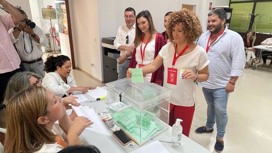 Los candidatos por Huelva ejercen su derecho a voto
