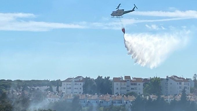 Restablecido el tráfico tras el incendio forestal en la pasarela de madera que va de Corrales a La Monacilla