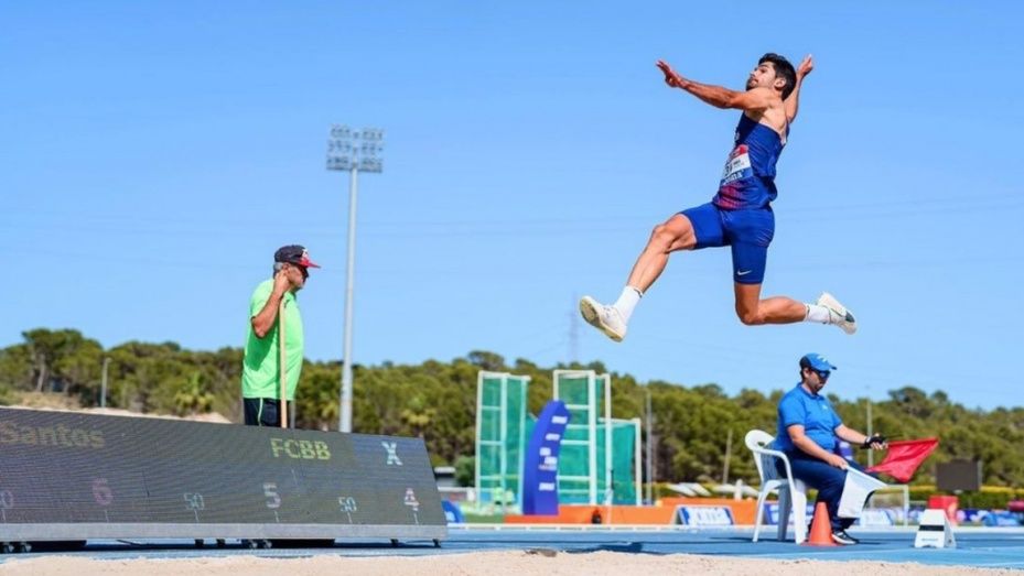 Héctor Santos no descarta el Mundial y valora tras su plata nacional su “regularidad sobre 8 metros”