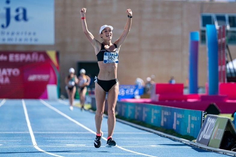 Laura García-Caro logra con la quinta mejor marca de la historia su primer título de campeona de España absoluta en Nerja