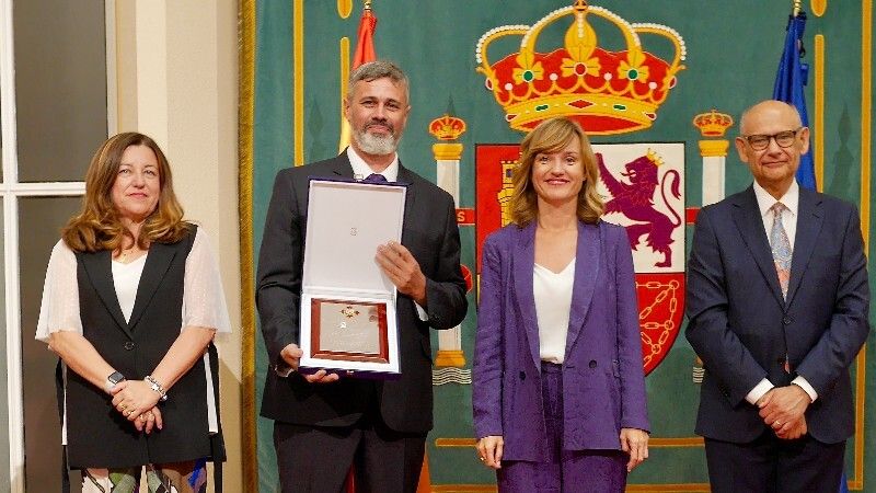 El IES La Rábida recibe la placa de honor de la Orden Civil de Alfonso X el Sabio