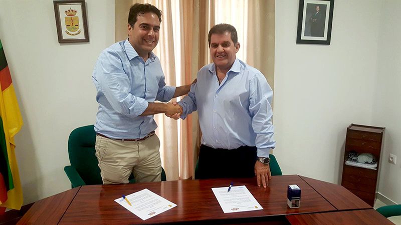 El ayuntamiento de Jabugo firma un nuevo convenio con El Pozo que supondrá la construcción de un nuevo centro de salud