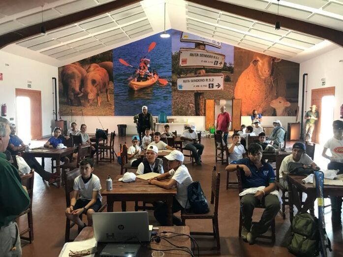 Unos 150 jóvenes de la provincia se inician en la práctica de la pesca deportiva en el Huerto Ramírez