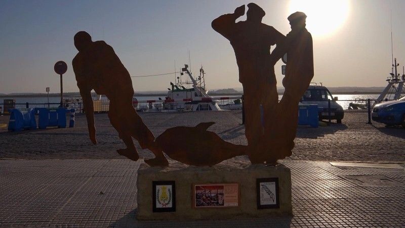 Ayamonte homenajea a Sorolla con una escultura en el centenario de su obra 'La pesca del atún'