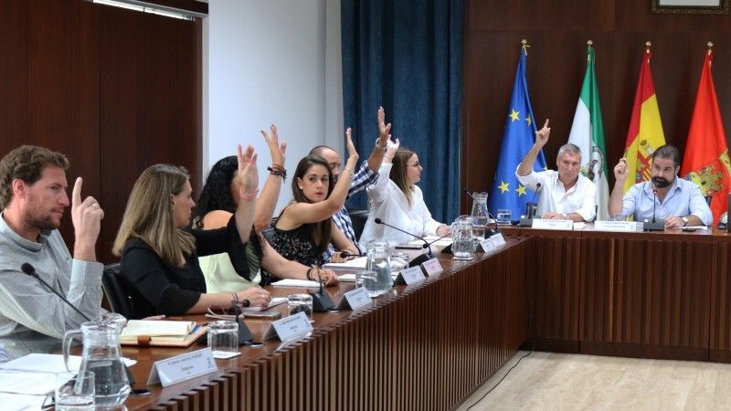 El pleno de Cartaya aprueba un sueldo de 47.000 euros para el alcalde