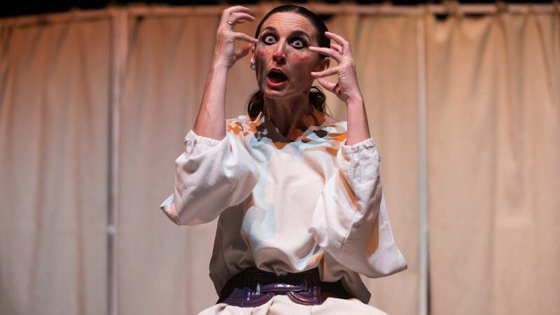 La danza y el teatro de aficionados llenan el patio de armas del Castillo de los Guzmán