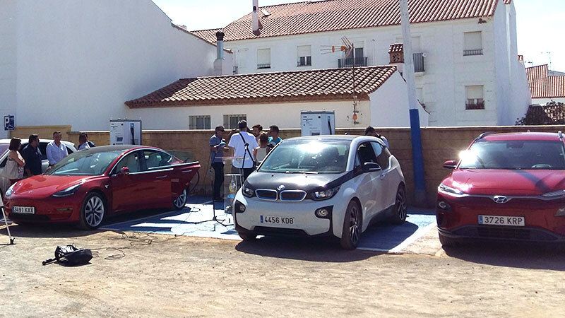 Aracena estrena dos puntos gratuitos de carga rápida para coches eléctricos