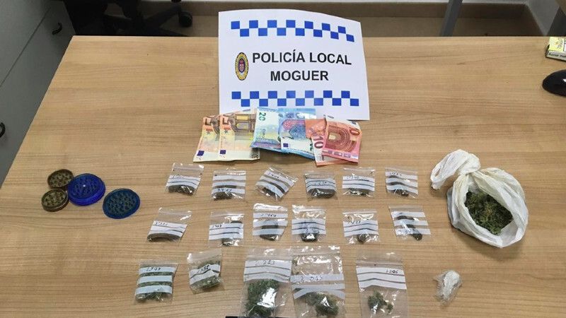 Detienen en Moguer a un joven con marihuana, hachís y éxtasis en el coche