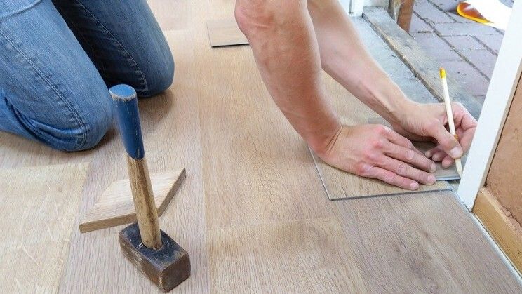 La empresa HomeServe busca a diez carpinteros en Huelva