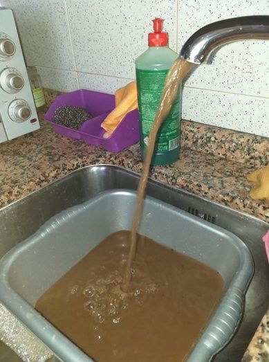 El runrún: Agua de un color no muy saludable en Cala