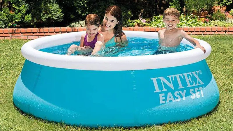 Cómo conservar limpia tu piscina durante todo el verano