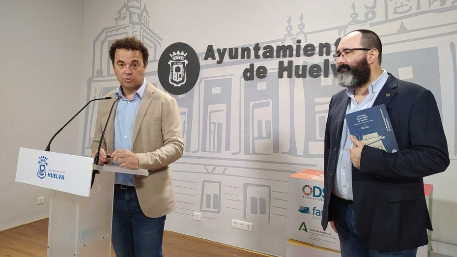 Manuel Jesús Hermosín recibe el premio Diego Díaz Hierro