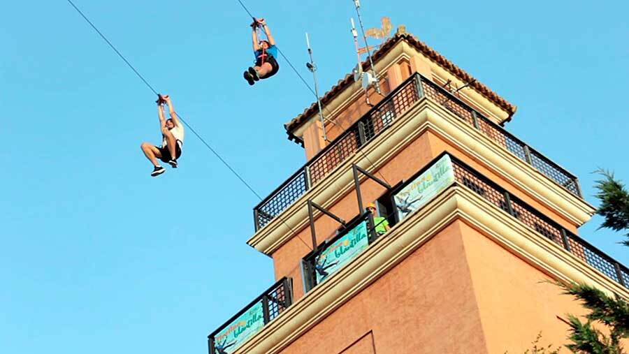 La tirolina urbana más larga de Europa retoma su actividad en Islantilla
