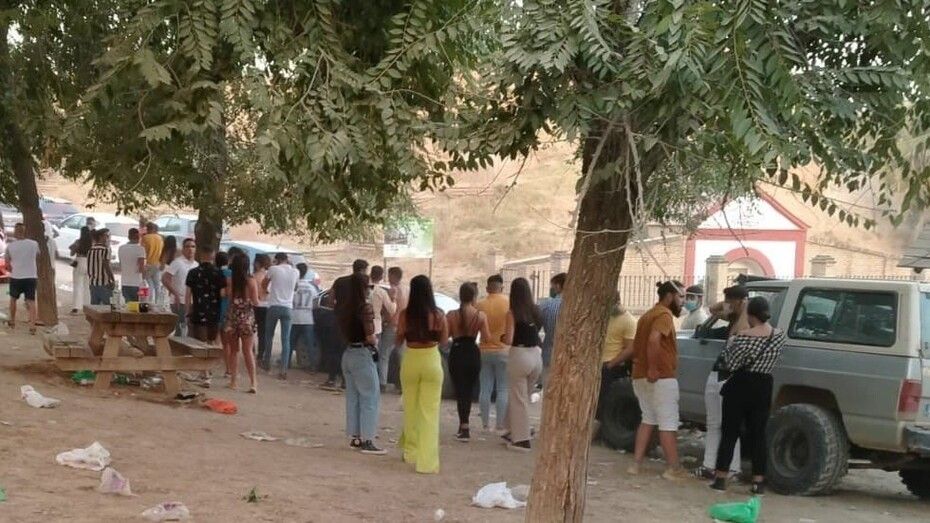 El Ayuntamiento de Escacena del Campo condena 'la irresponsabilidad' de las 100 personas que hicieron un botellón
