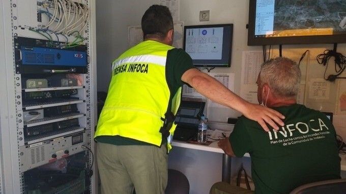 Controlado el incendio forestal de Almonaster la Real tras quemar unas 110 hectáreas de matorral, pinar y eucaliptos