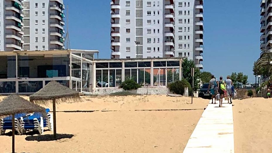 El Ayuntamiento de Punta permite reabrir sin licencia el chiringuito Puntamar