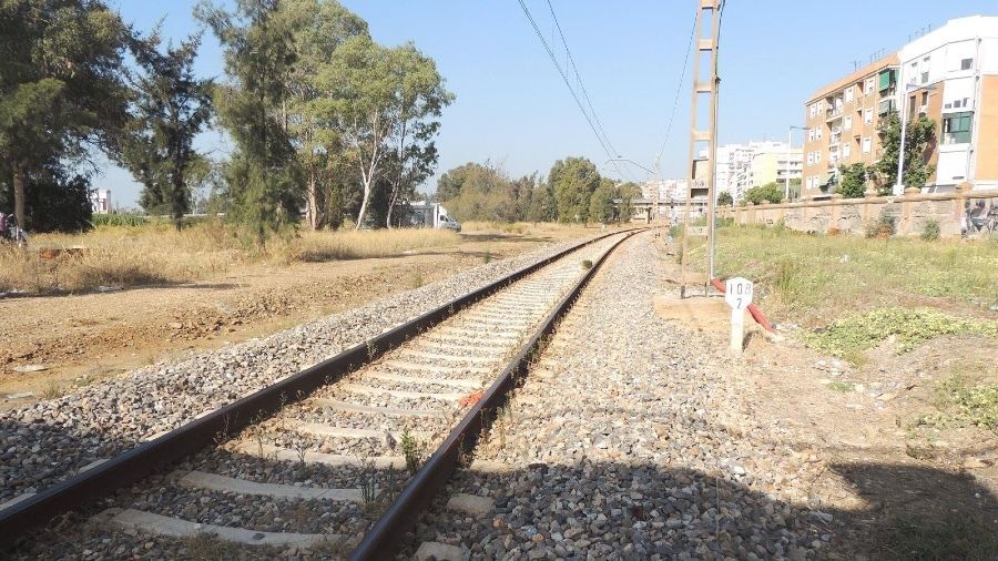 La caída de un cable de alta tensión provoca el corte del tráfico ferroviario entre San Juan y Huelva