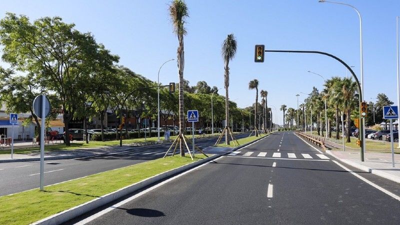 La Avenida Francisco Montenegro reabre convertida en un gran bulevar con zonas verdes