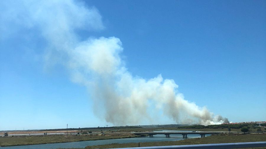 Estabilizado el incendio en el paraje 'La Raya' de Aljaraque