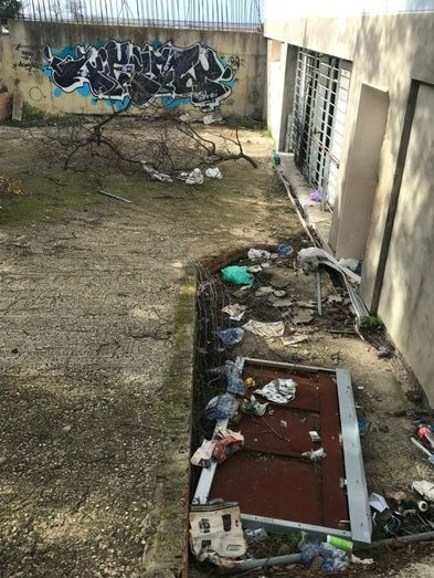 Denuncian los problemas de inseguridad e insalubridad en la guardería del Conquero pendiente de demolición