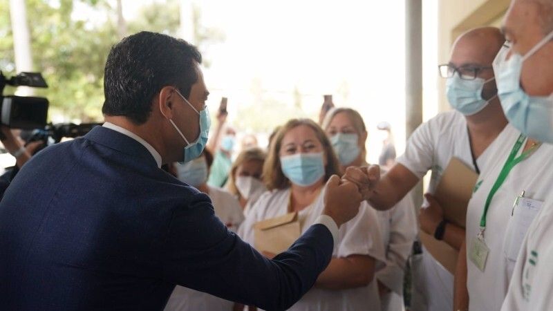 Juanma Moreno no se plantea cerrar el ocio nocturno: 'A la gente joven no se la puede encerrar'