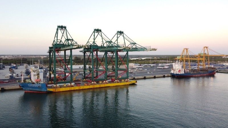 El Puerto de Huelva incrementa la capacidad de su terminal de contenedores con la llegada de tres grúas nuevas que aumentan su competitividad