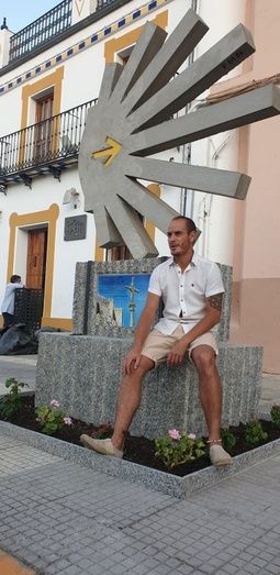 Santa Olalla del Cala ya cuenta con una escultura homenaje al peregrino