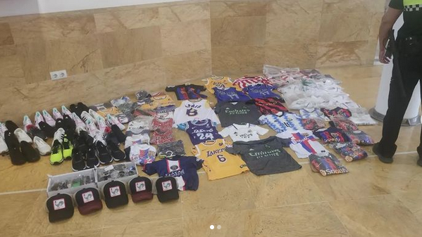 Intervenido en Huelva material deportivo falsificado a la venta en la calle