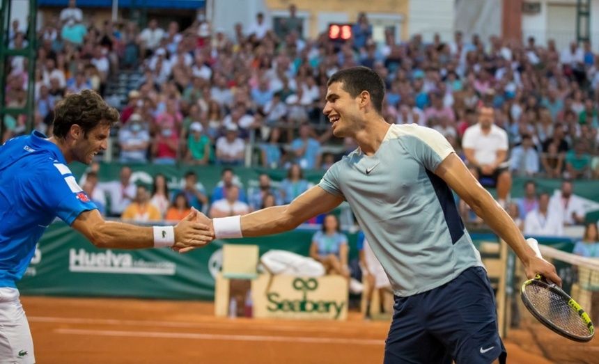 Carlos Alcaraz optará a ganar su primera Copa del Rey tras superar en un duelo de alto nivel a Pablo Andújar (7-6, 6-4)