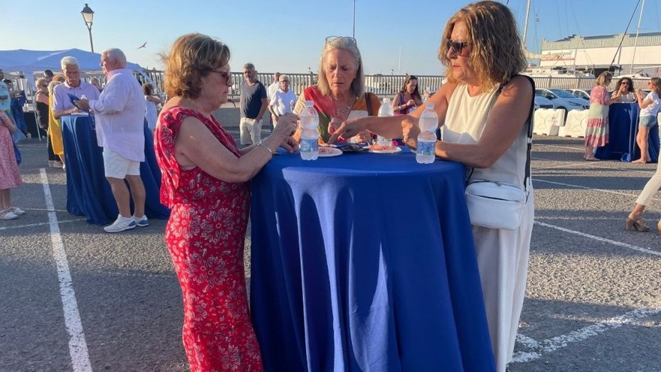 Degustación gratuita de gambas y pulpo en el puerto deportivo Marina Isla Canela