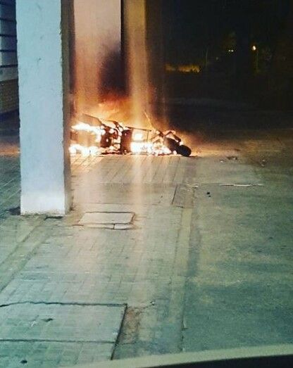 Incendian un ciclomotor en un acto vandálico en la calle Gabriela Mistral