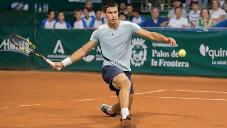 Carlos Alcaraz optará a ganar su primera Copa del Rey tras superar en un duelo de alto nivel a Pablo Andújar (7-6, 6-4)