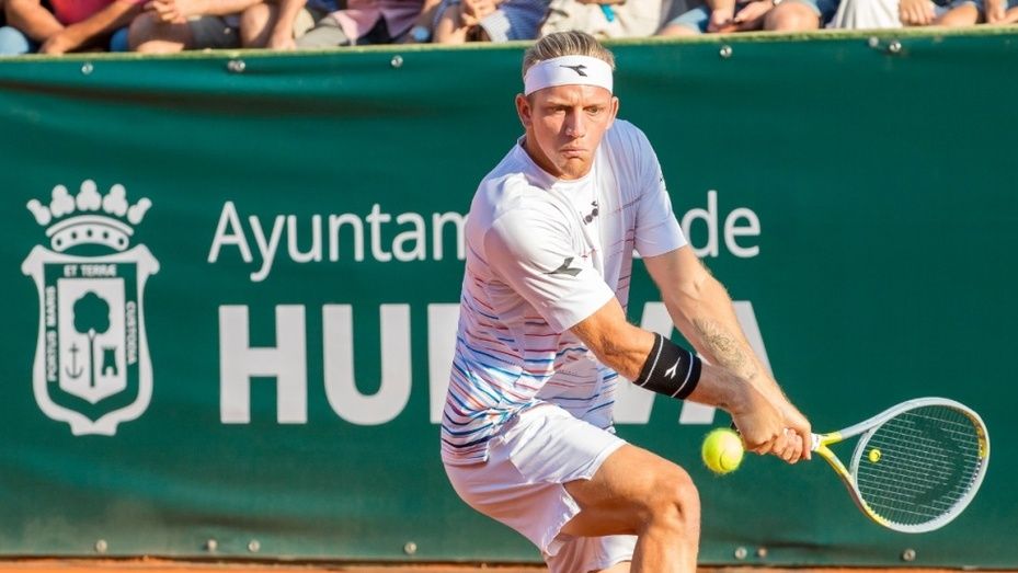 Alejandro Davidovich defenderá en la final su título de Copa del Rey tras batir a Pedro Martínez (6-2, 6-0)