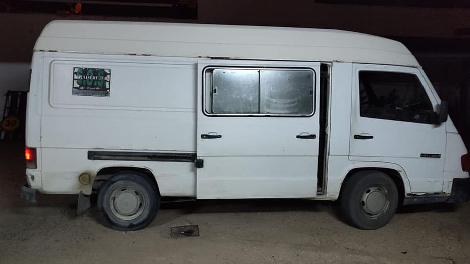 Recuperan un vehículo robado hace días: el conductor se fugó a pie al ver a la Policía