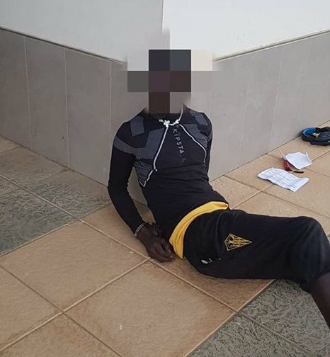 Se coloca la ropa del San Roque de Lepe para intentar despistar a la policía local tras perpetrar un robo en un supermercado