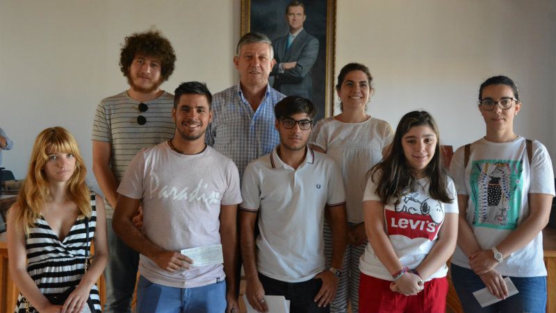 Nueva entrega de Becas Matrícula, Erasmus y portátiles a jóvenes estudiantes de Palos