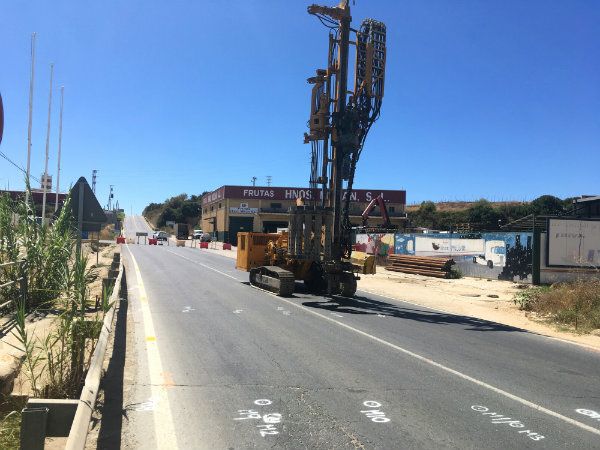 Diputación inicia obras de mejora en varias carreteras de Moguer y Escacena