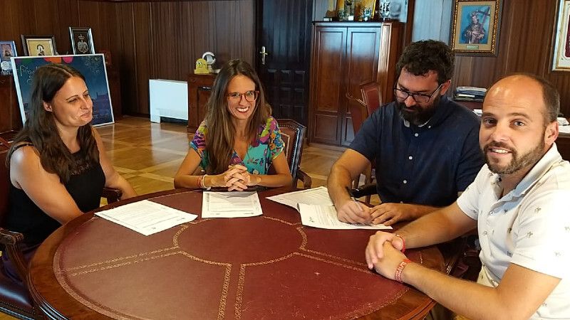 El Ayuntamiento de Ayamonte firma un convenio para la recogida de algas de su litoral