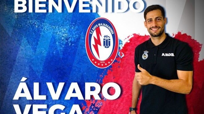 El central onubense Álvaro Vega recala en el Rayo Majadahonda