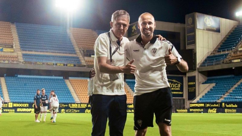 Lucas Alcaraz renueva con el Albacete tras salvarlo y alcanza un récord