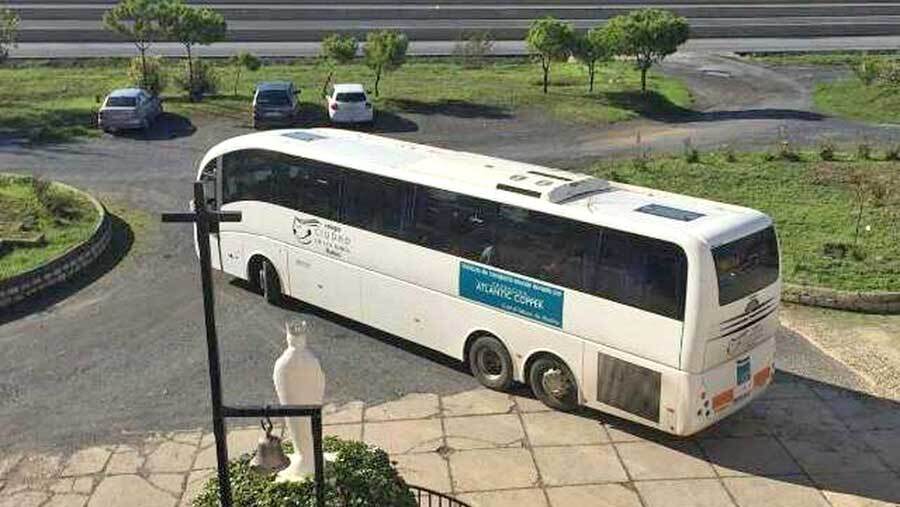 La Fundación Atlantic Copper pone al día el autobús escolar que donó a la Ciudad de los Niños