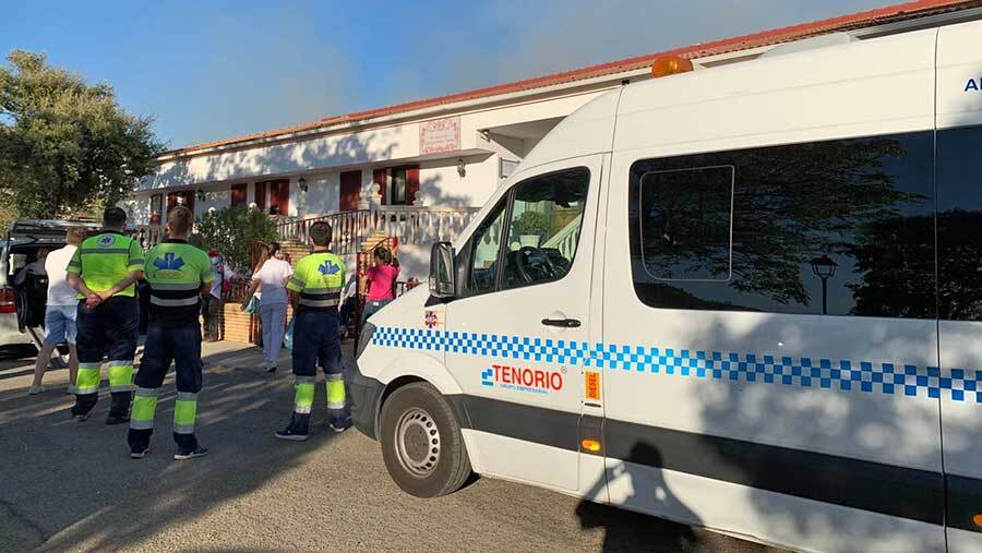 Casi 1.300 personas son desalojadas en La Zarza-Perrunal, 49 de ellas de una residencia de ancianos
