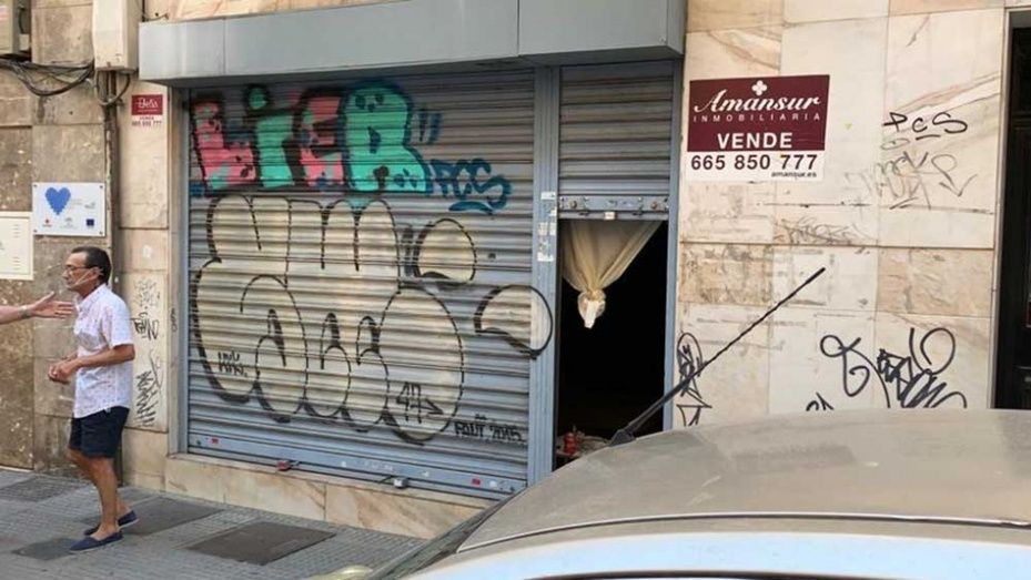 Expulsan a unos 'okupas' que acababan de instalarse en un local de la calle Vázquez Limón